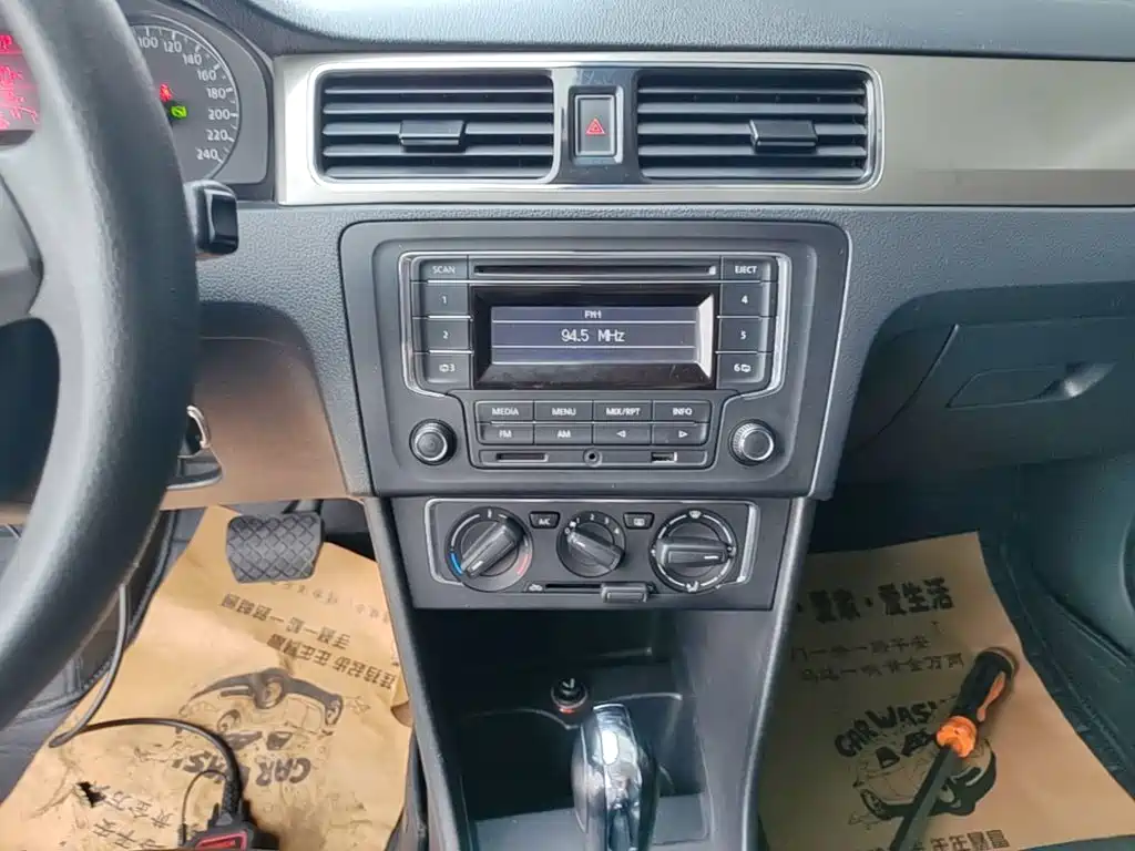 Volkswagen Santana — миниатюра 13