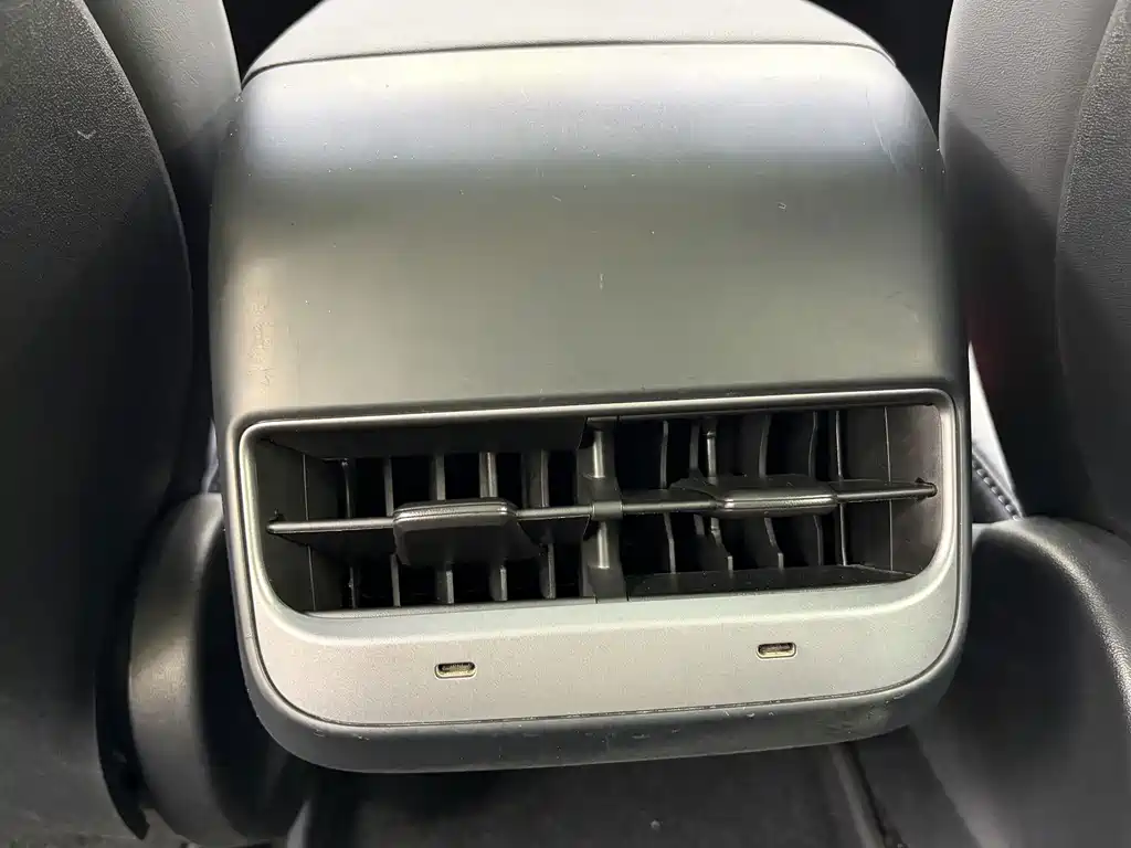 Tesla Model 3 — миниатюра 16