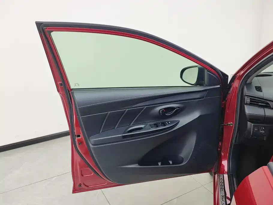 Toyota Yaris L — миниатюра 7