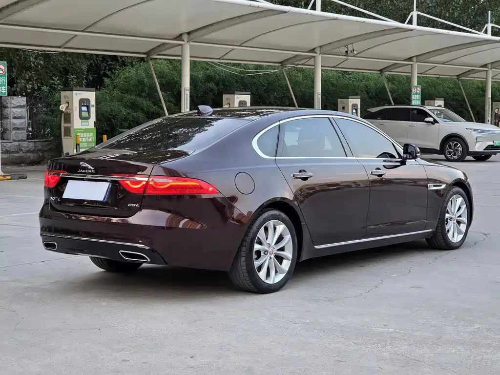 Jaguar XFL — миниатюра 4