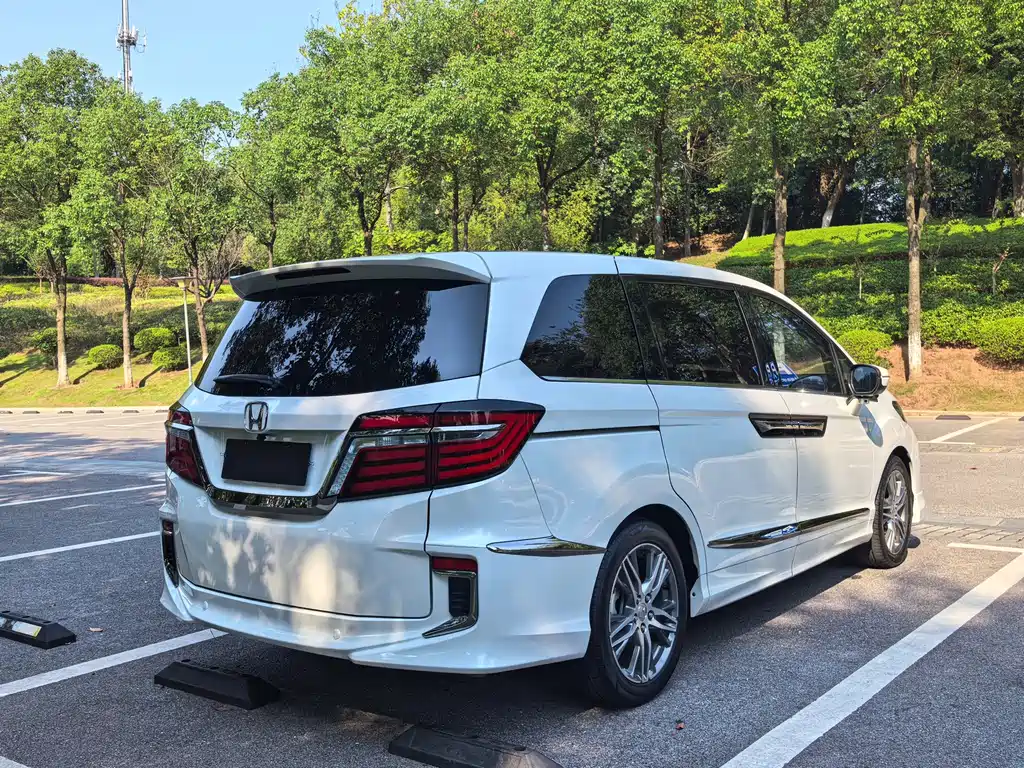 Honda Elysion — миниатюра 4