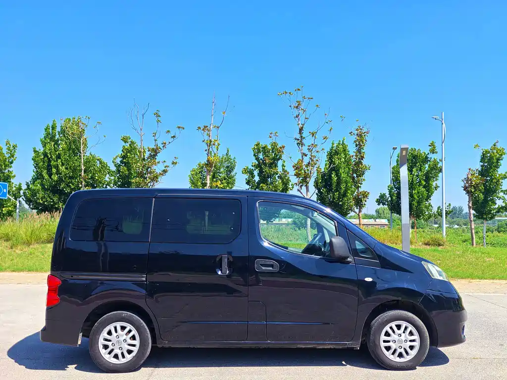 Nissan NV200 — миниатюра 5