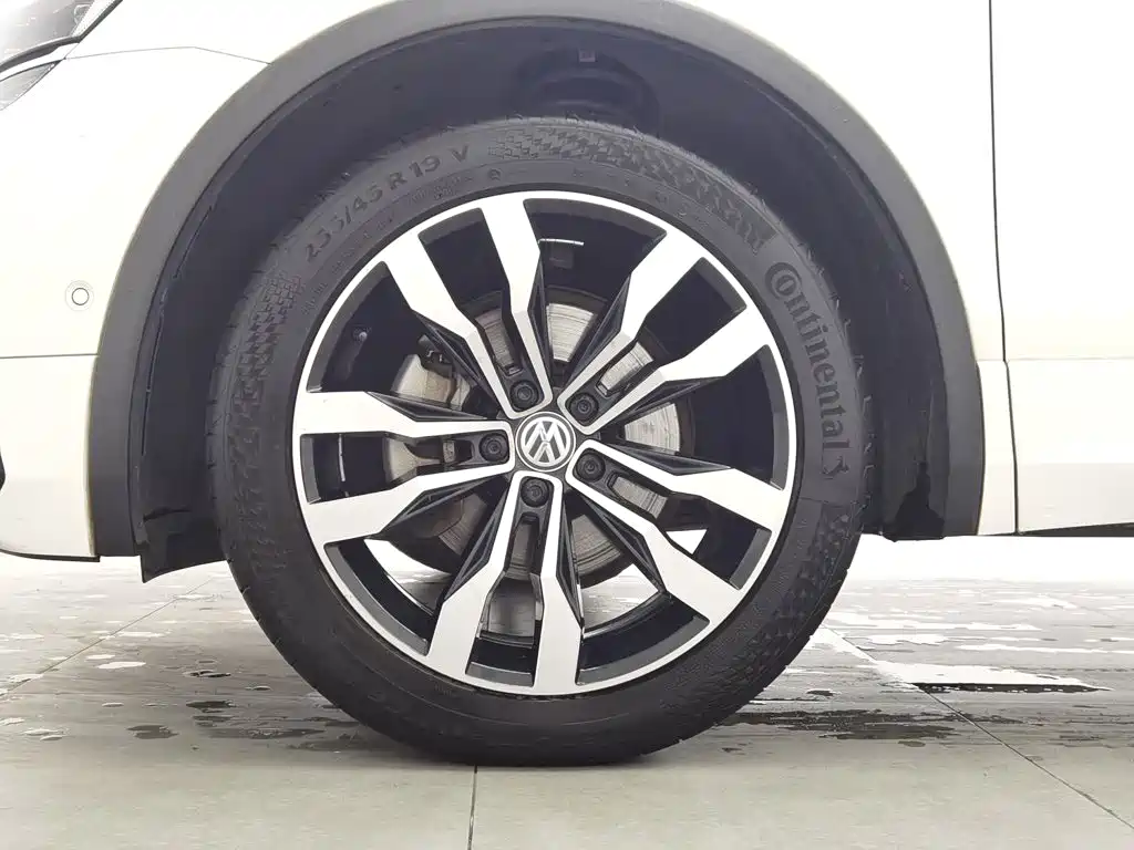 Volkswagen Tiguan L — миниатюра 17