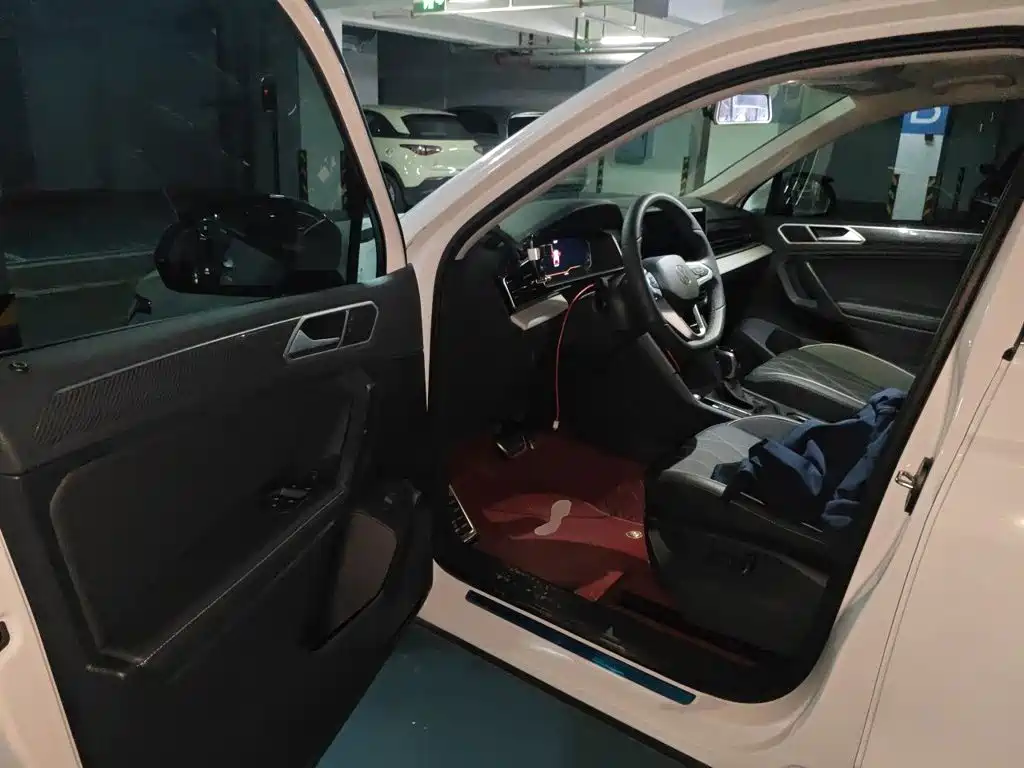 Volkswagen Tiguan L — миниатюра 14