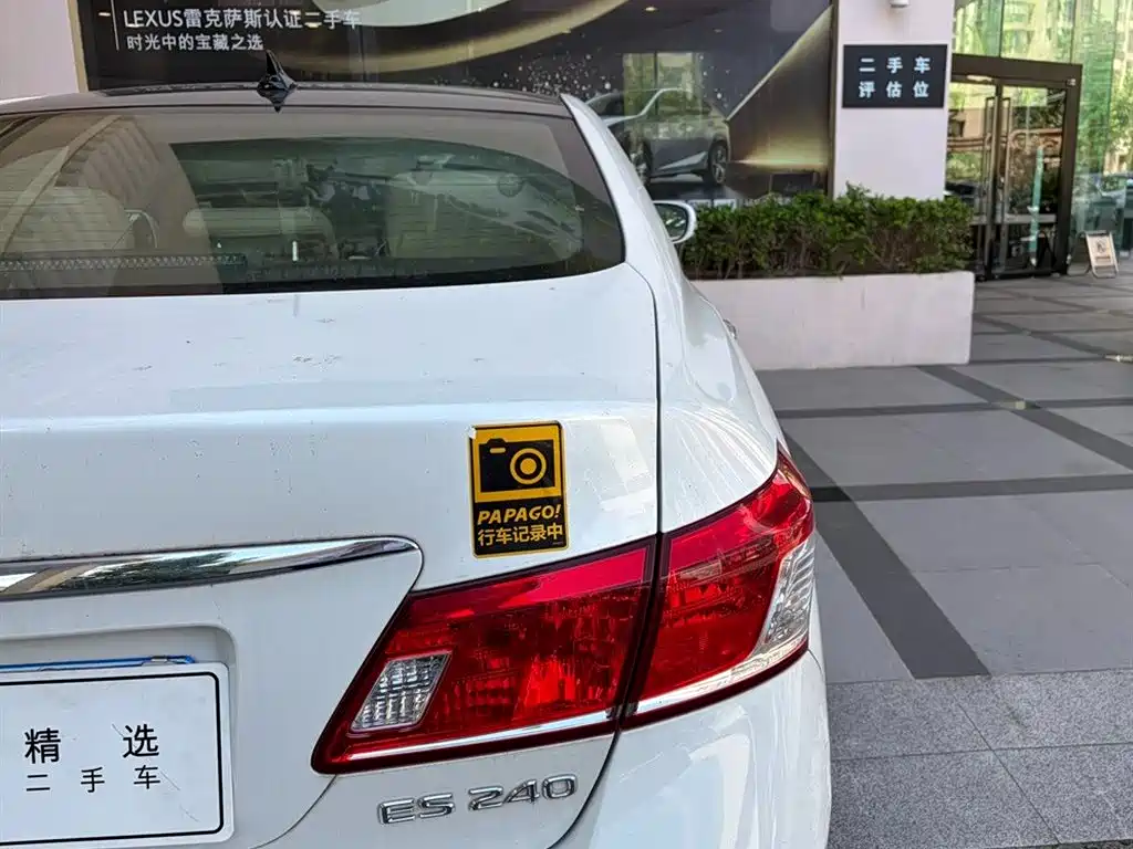 Lexus ES — миниатюра 12