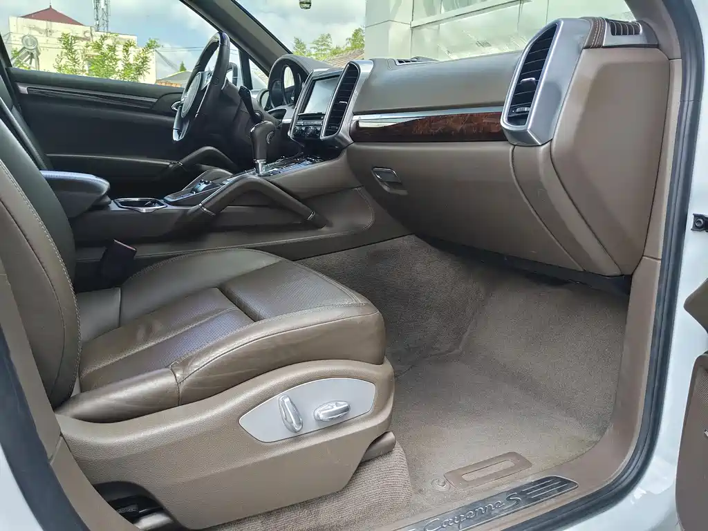 Porsche Cayenne — миниатюра 4