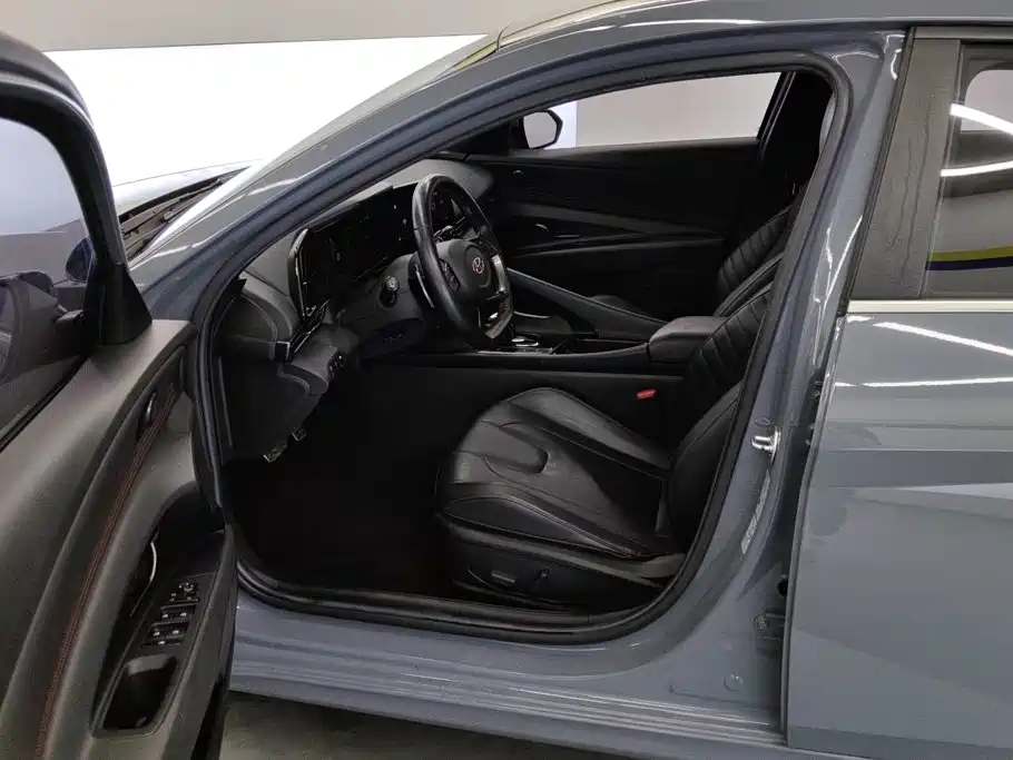 Hyundai Elantra — миниатюра 9