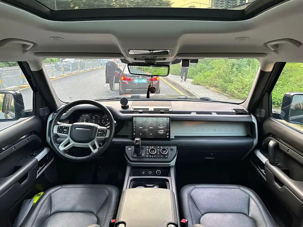 Land Rover Defender — миниатюра 10