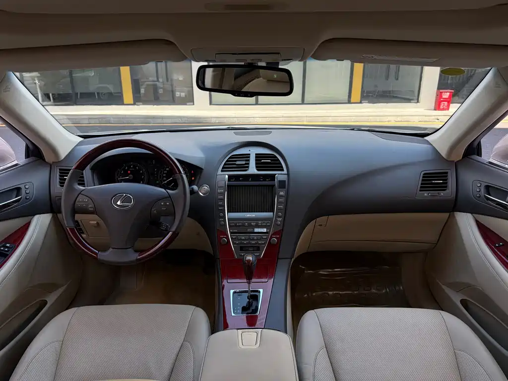 Lexus ES — миниатюра 9