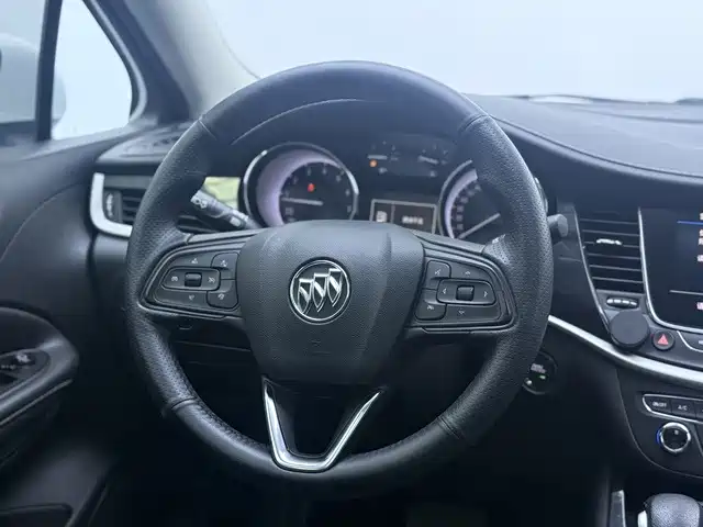 Buick Verano — миниатюра 10