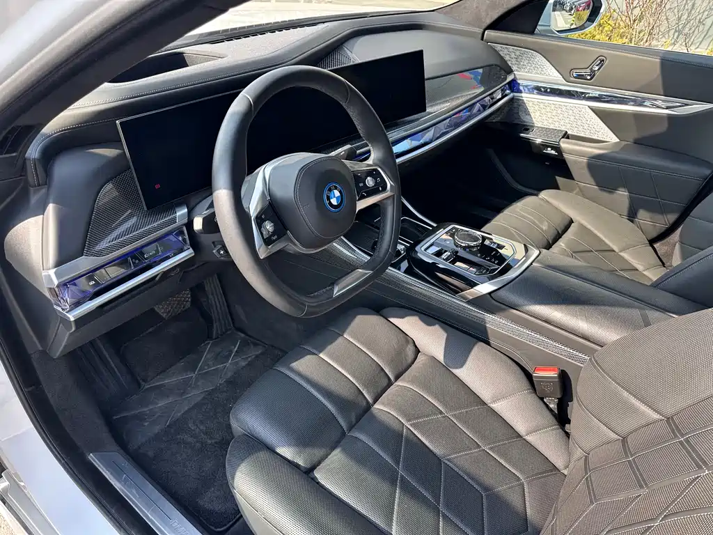 BMW I7