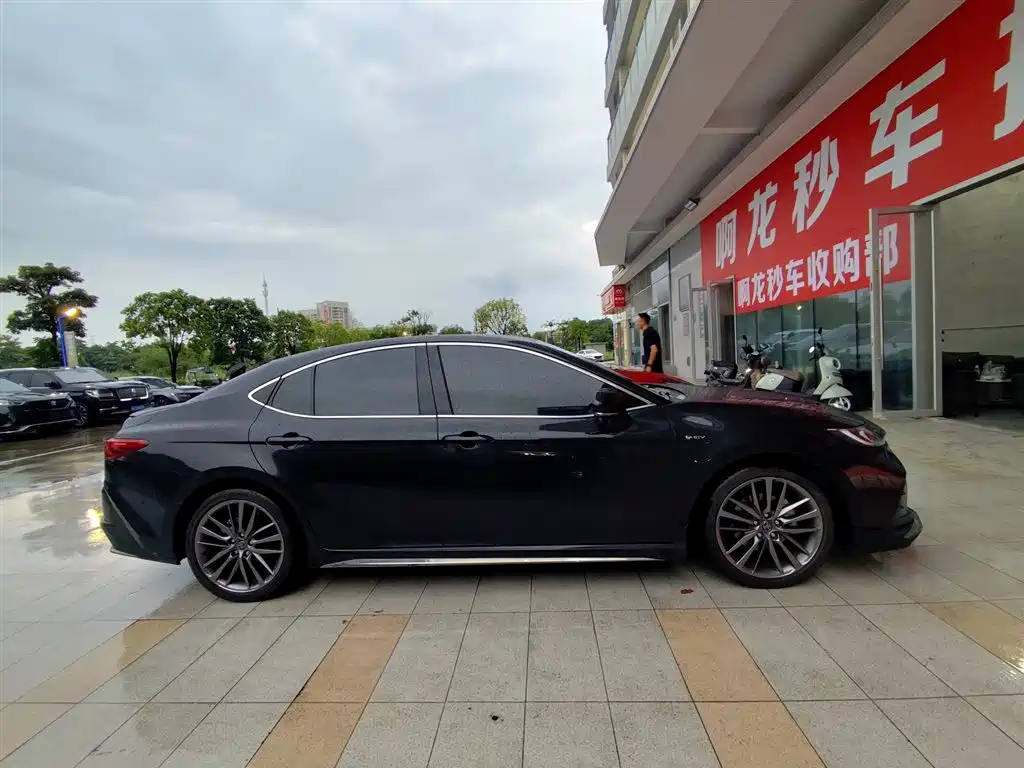 Toyota Camry — миниатюра 3
