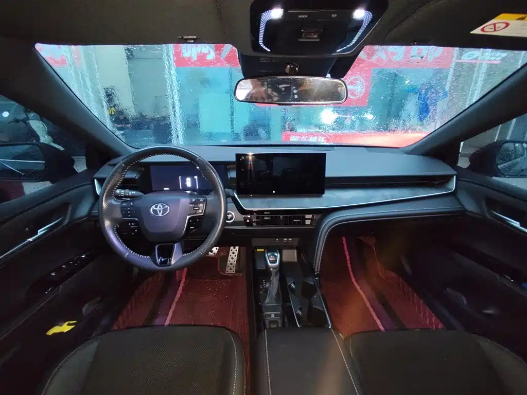 Toyota Camry — миниатюра 5