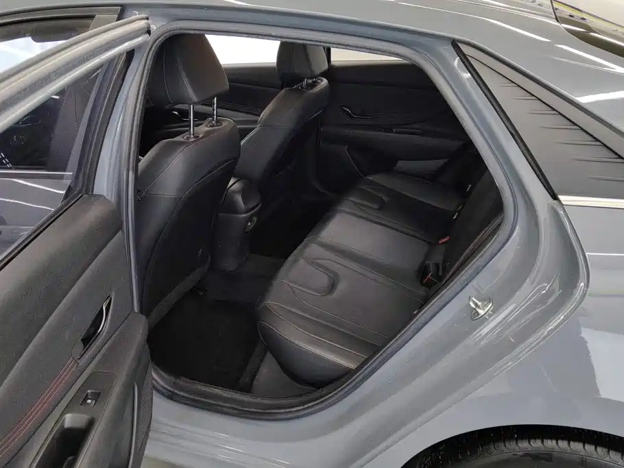 Hyundai Elantra — миниатюра 11