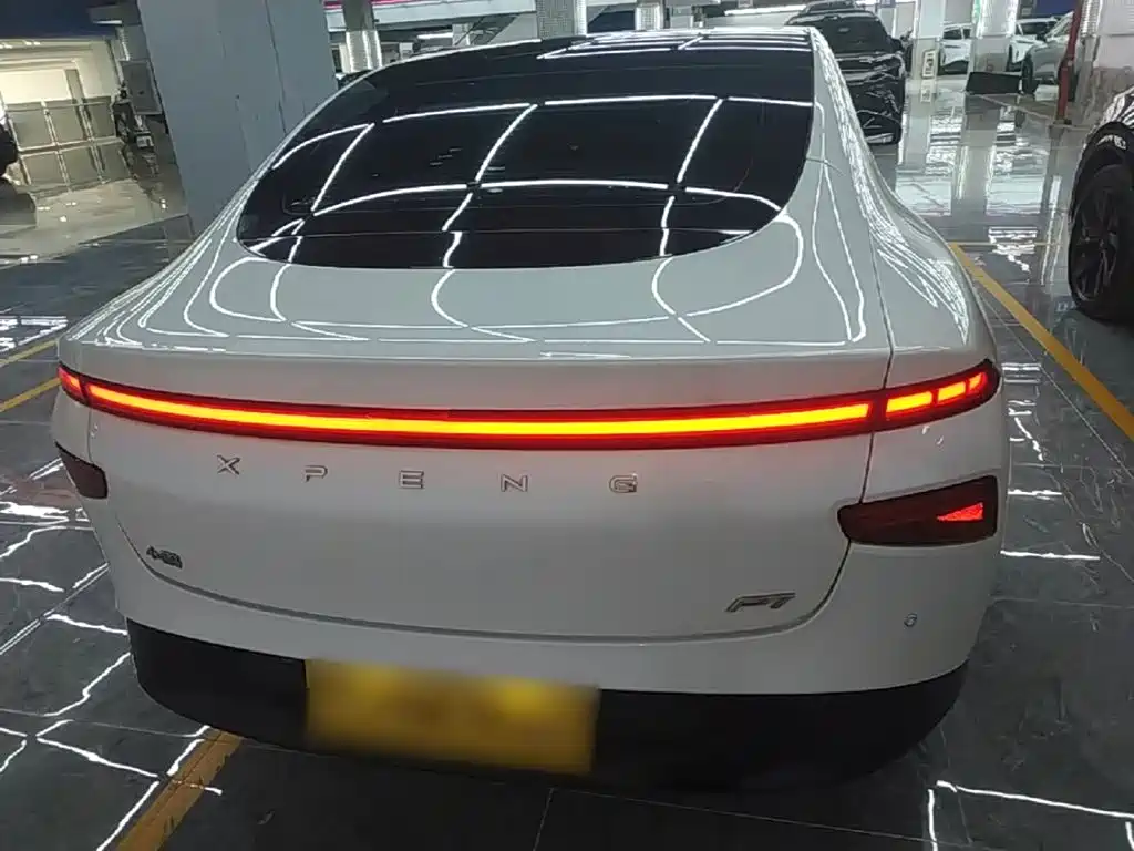 XPeng P7 — миниатюра 6