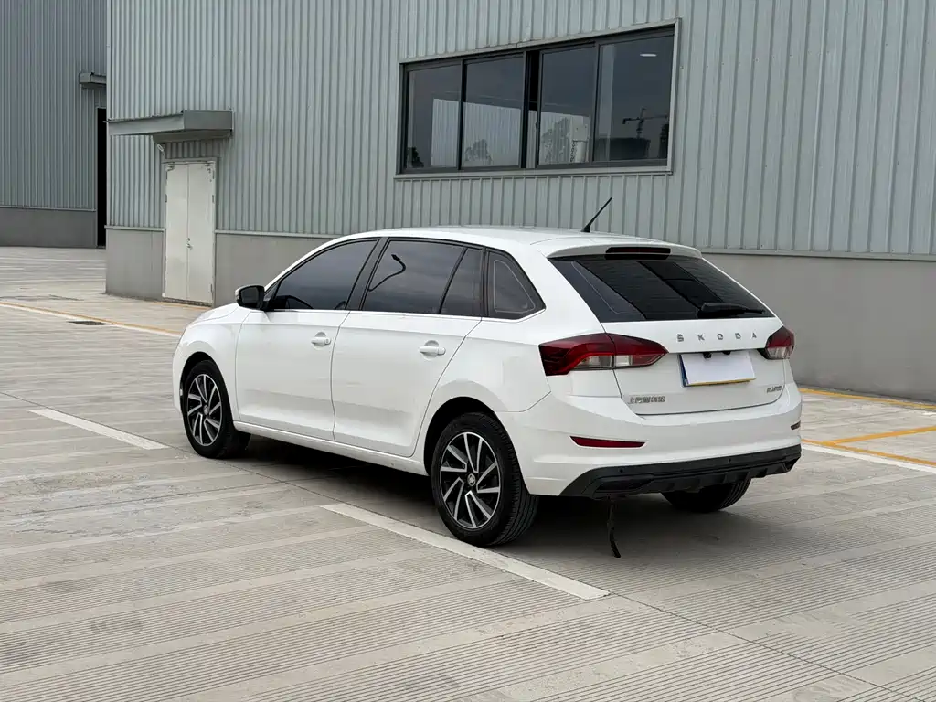 Skoda Rapid Spaceback — миниатюра 7