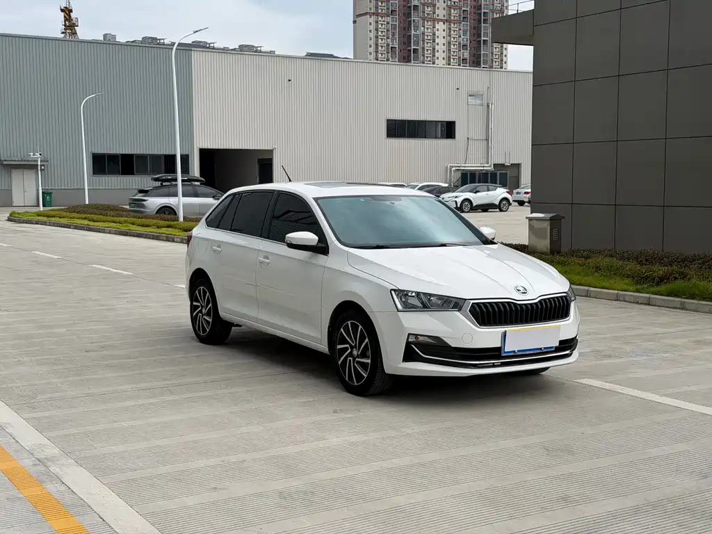 Skoda Rapid Spaceback — миниатюра 3