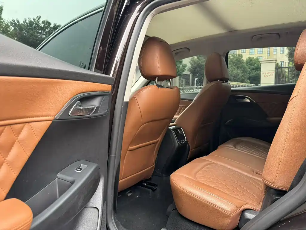 Borgward BX7 — миниатюра 9