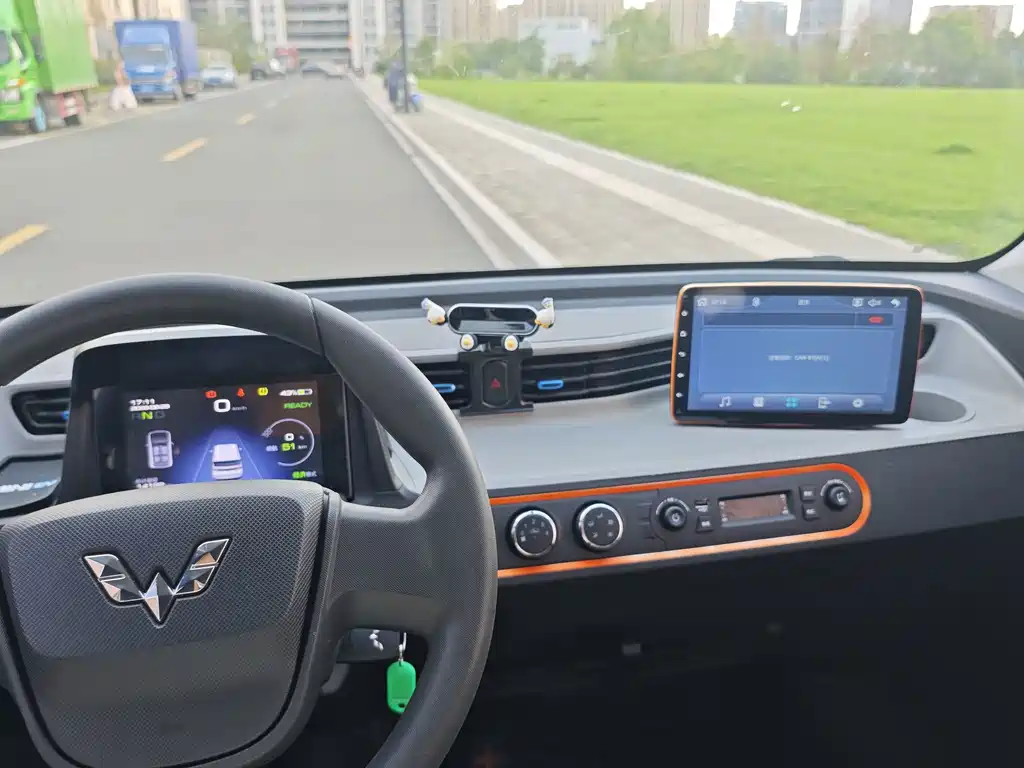Wuling MINIEV — миниатюра 8