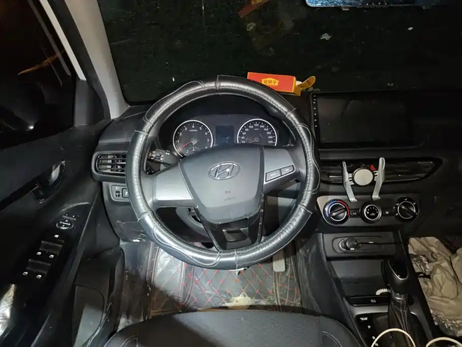 Hyundai Elantra — миниатюра 15