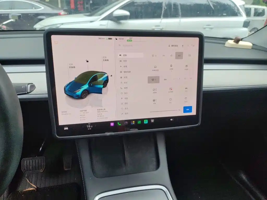 Tesla Model Y — миниатюра 9