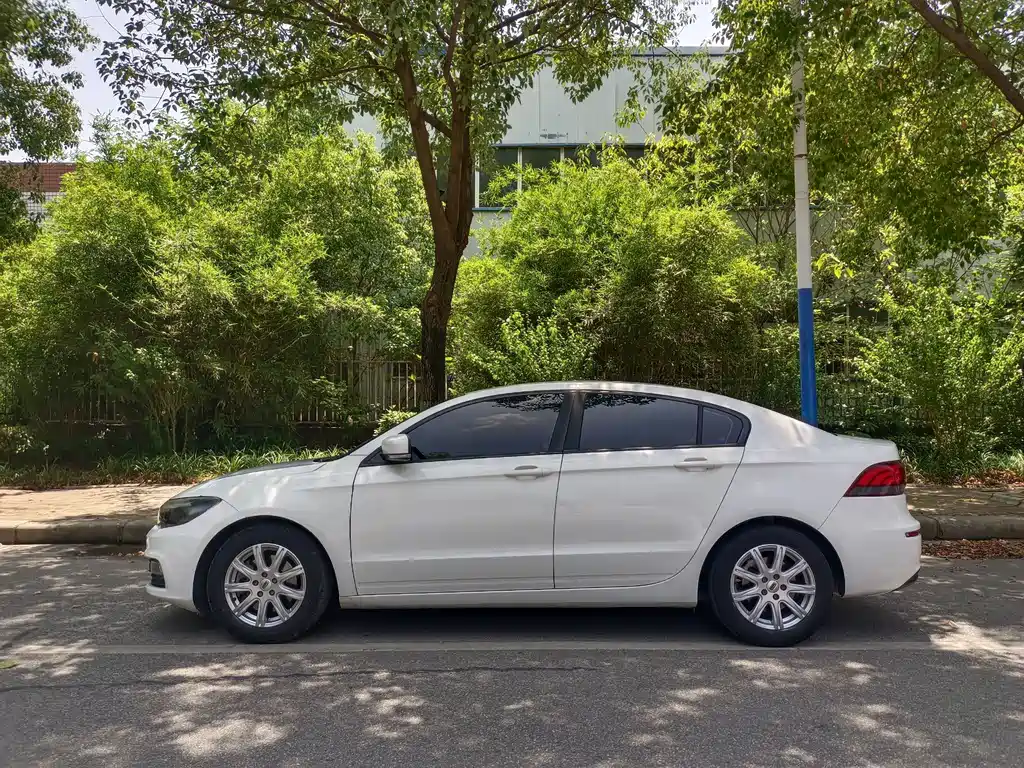 Qoros Qoros 3 — миниатюра 7
