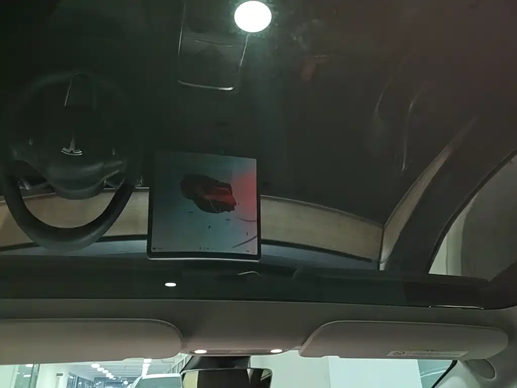 Tesla Model 3 — миниатюра 18