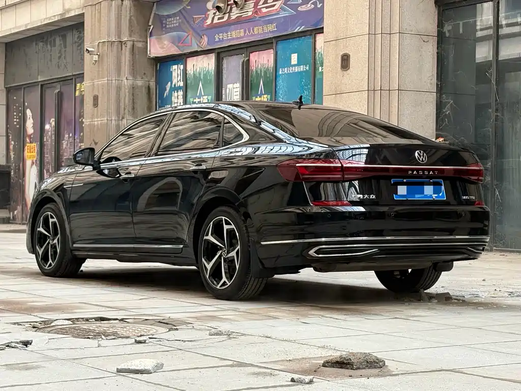 VOLKSWAGEN PASSAT