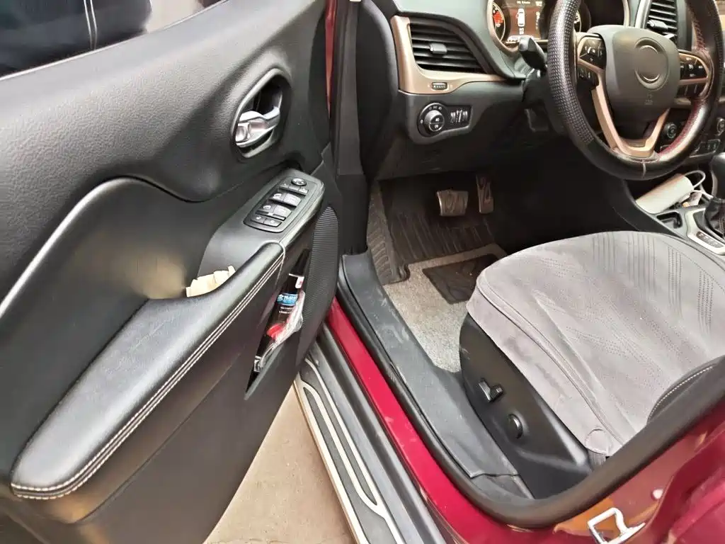 Jeep Cherokee — миниатюра 12