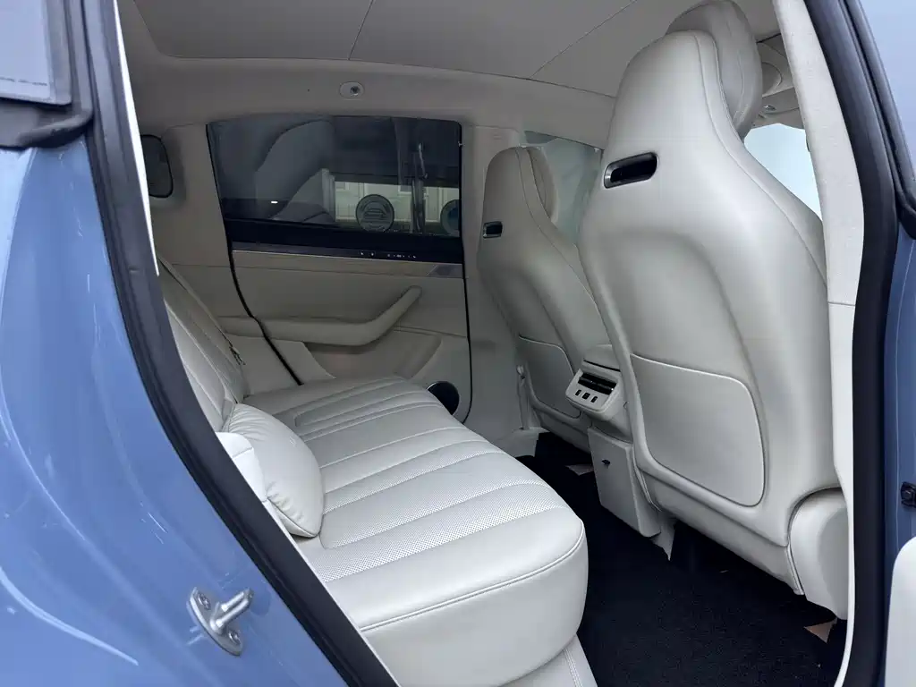 AITO WISDOM WORLD R7