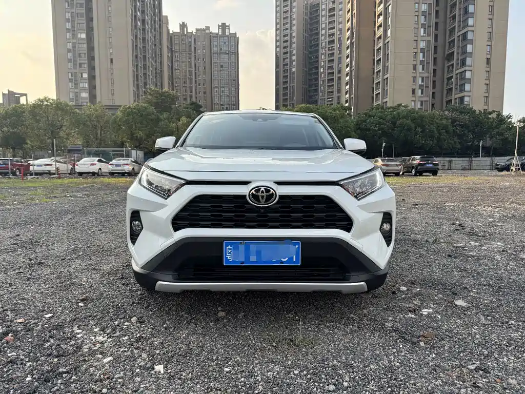 Toyota RAV4 — миниатюра 5