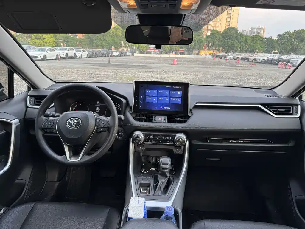 Toyota RAV4 — миниатюра 7