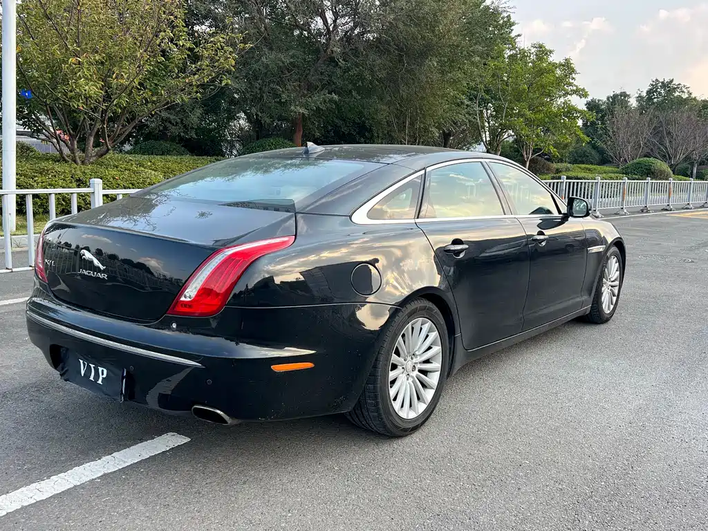 Jaguar XJ — миниатюра 17