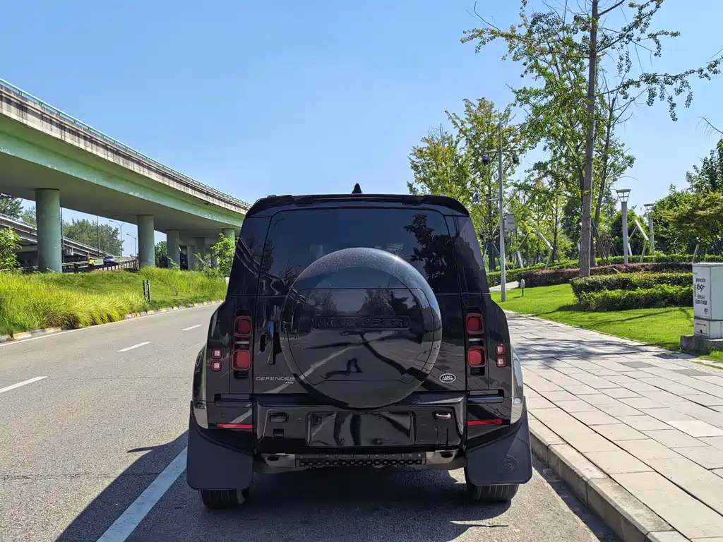Land Rover Defender — миниатюра 13