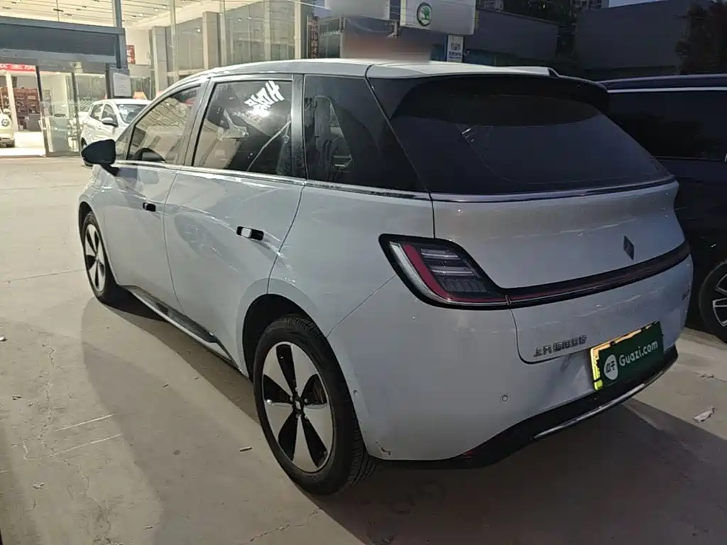 Baojun Yunduo — миниатюра 5