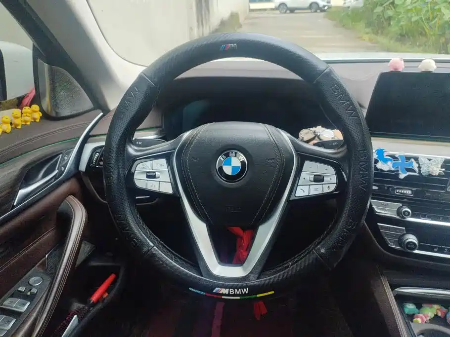 BMW 5 Series New Energy — миниатюра 15