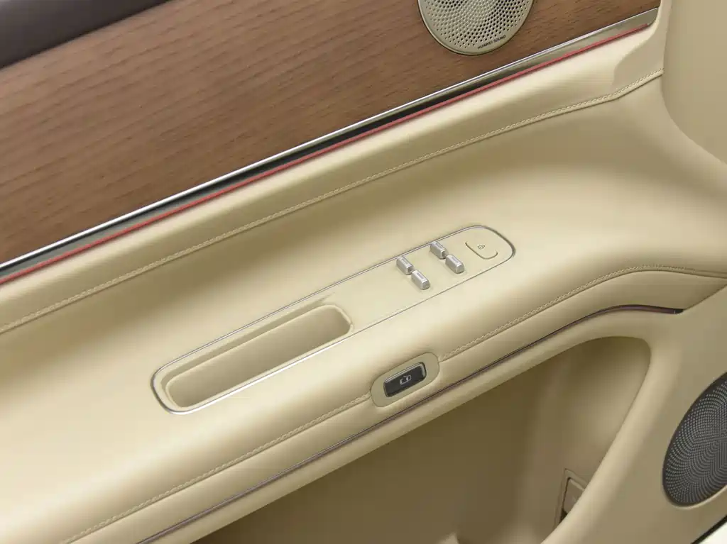 AITO ASK THE WORLD M9