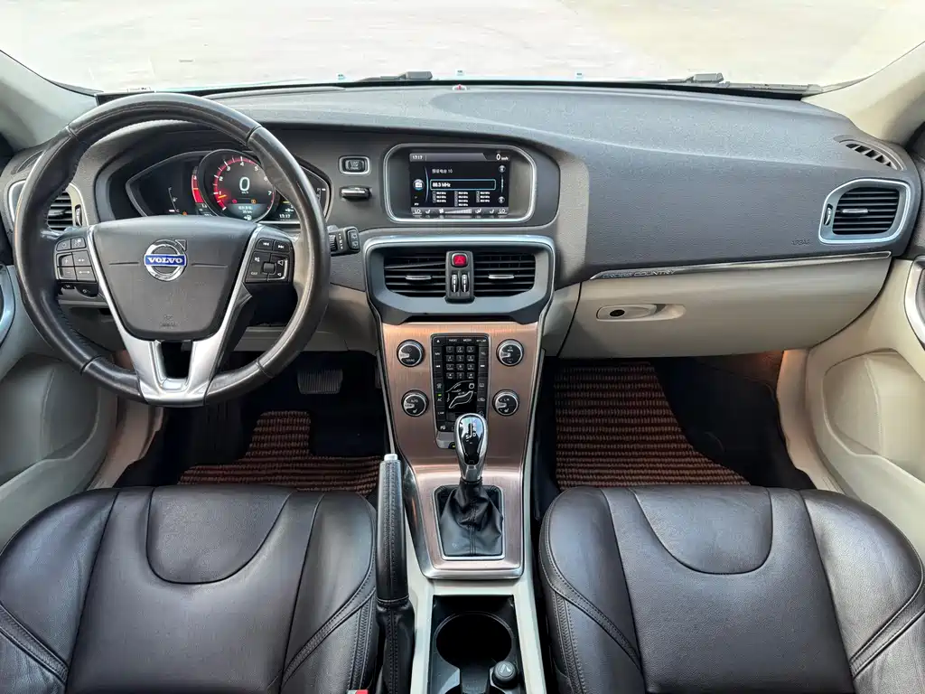 Volvo V40 — миниатюра 11