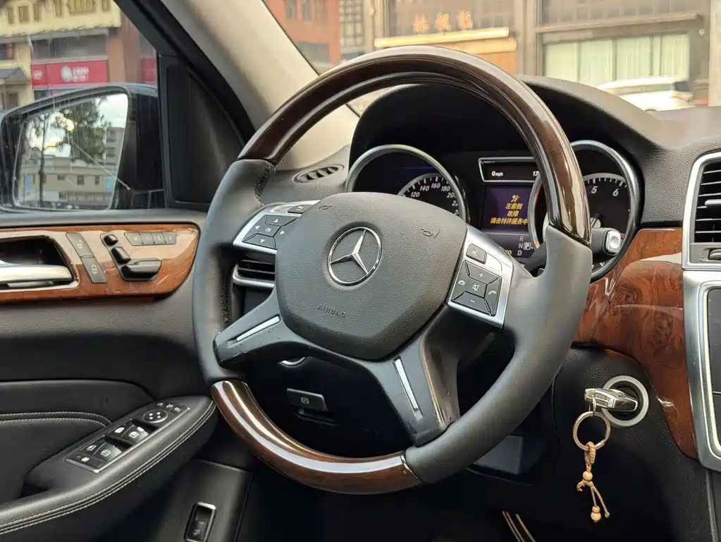 Mercedes-Benz M-Class — миниатюра 21