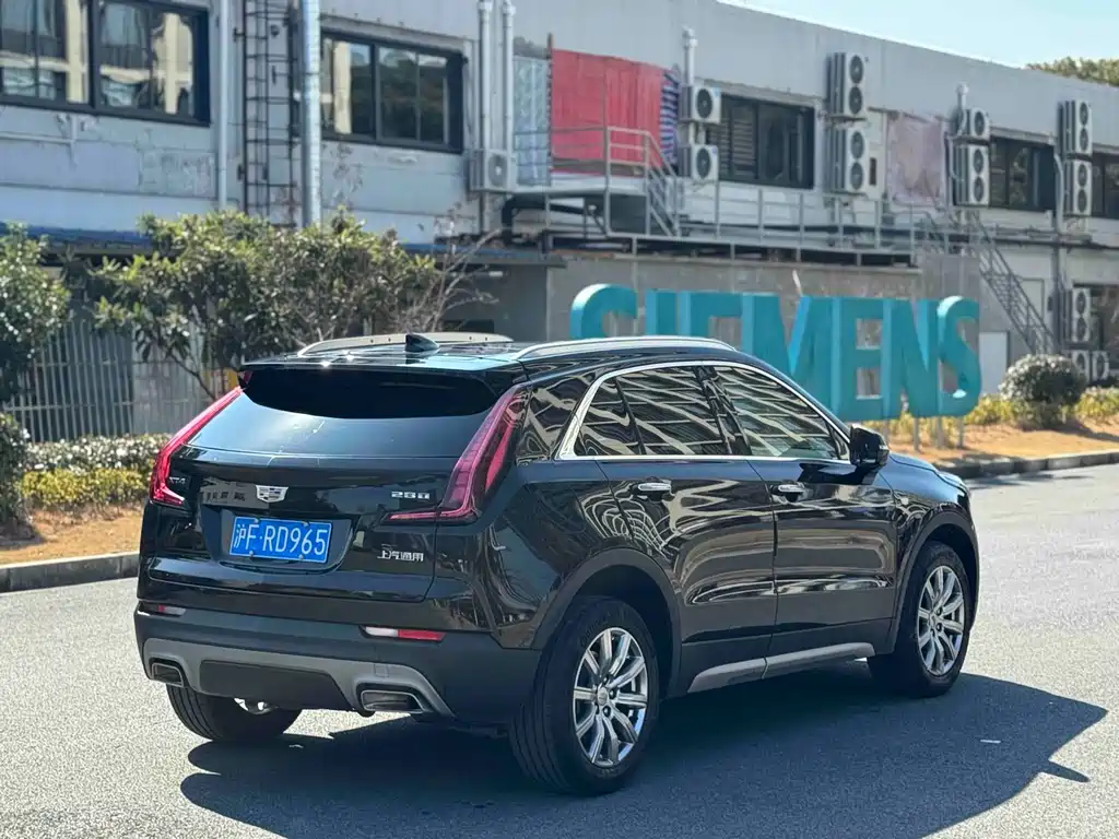 CADILLAC XT4