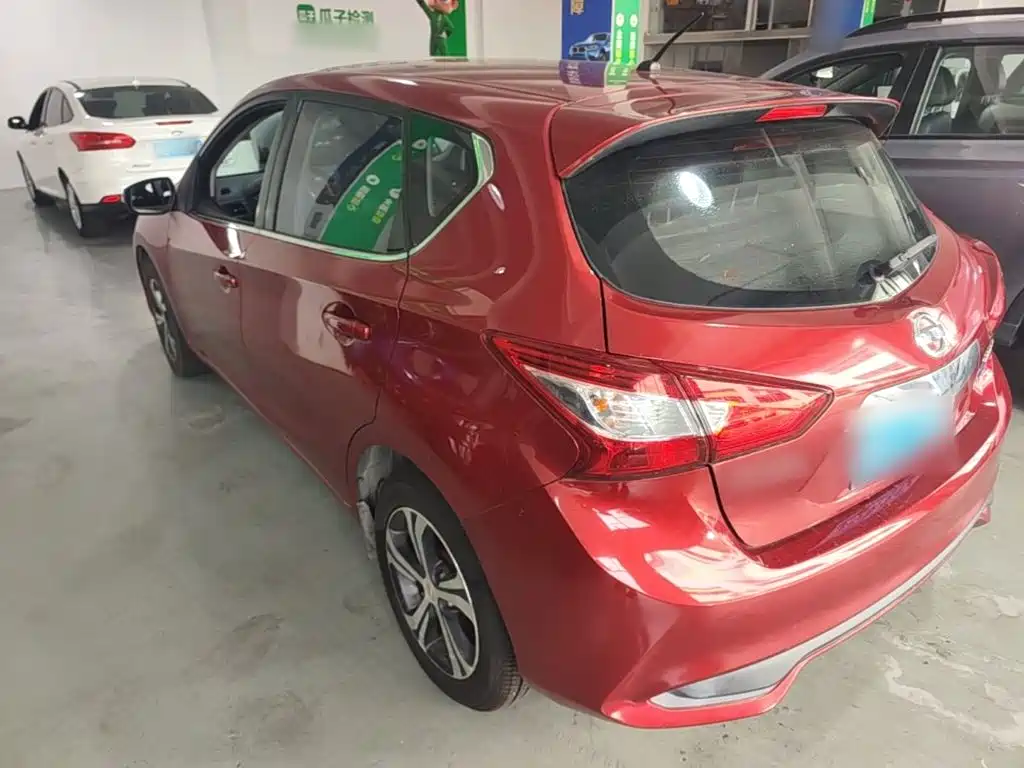 Nissan Tiida — миниатюра 5