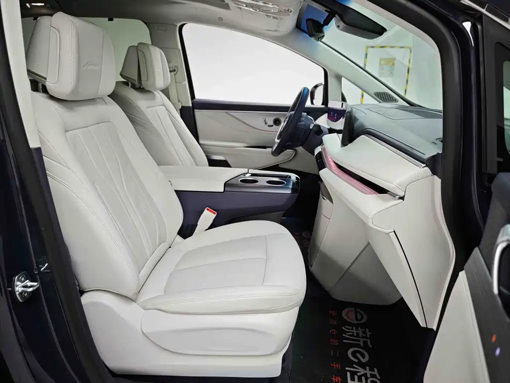 Buick GL8 Hybrid — миниатюра 8