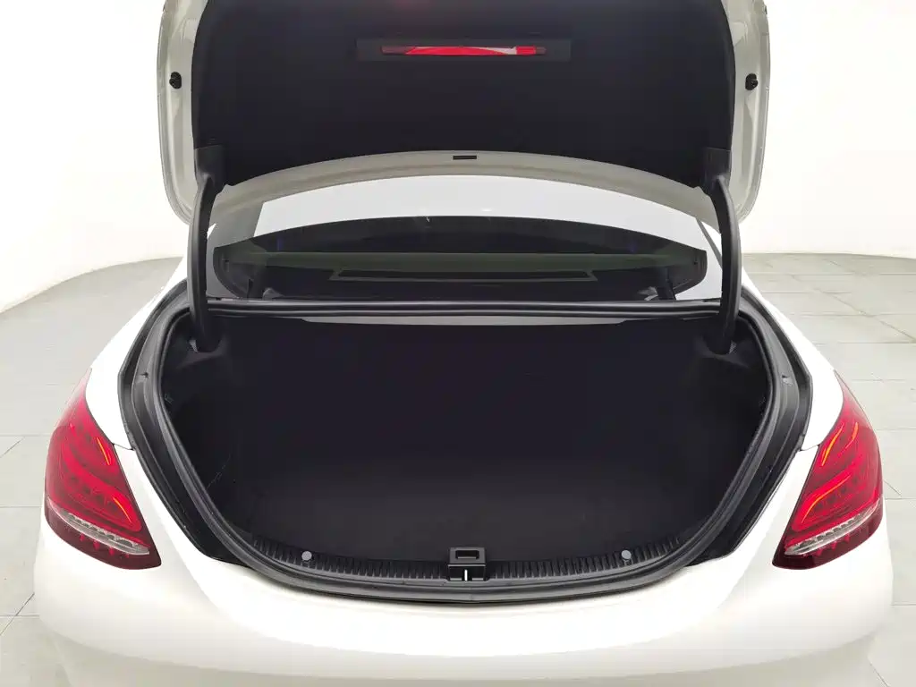Mercedes-Benz C-Class — миниатюра 16