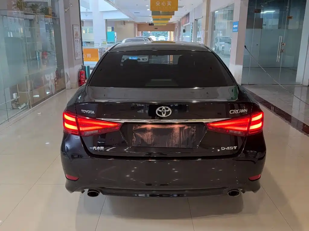 Toyota Crown — миниатюра 4