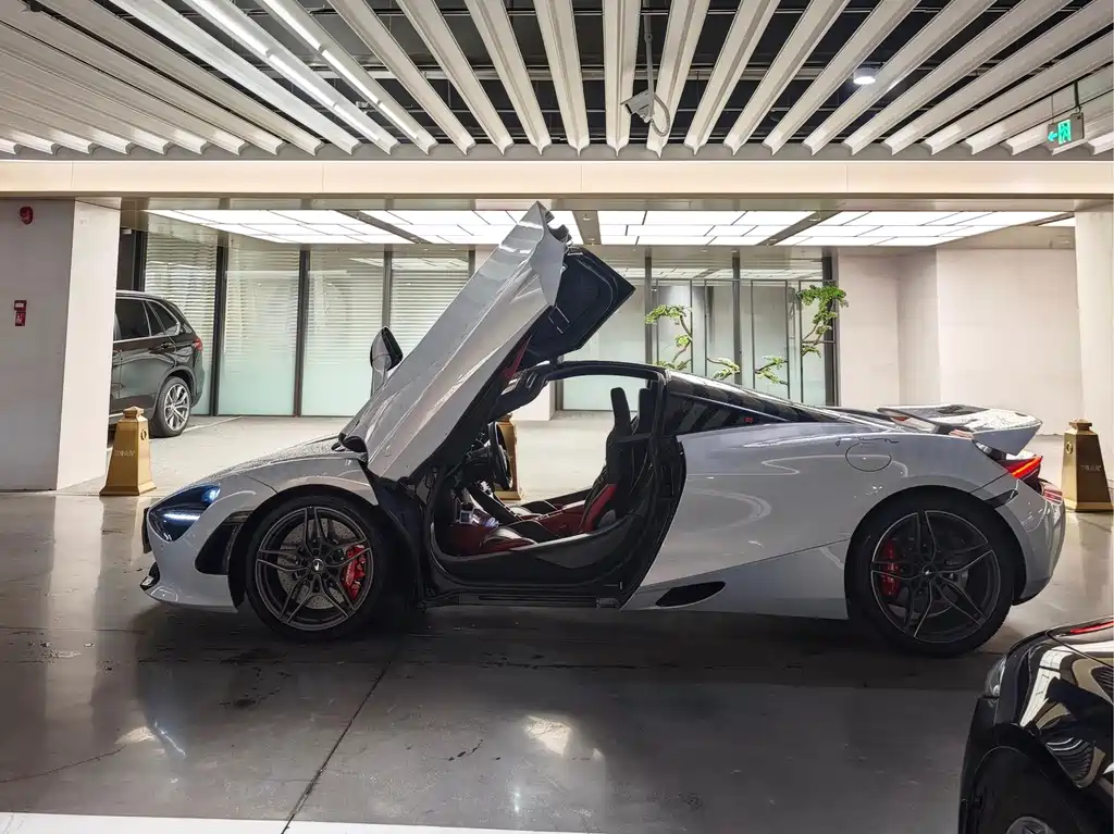 MCLAREN  720S