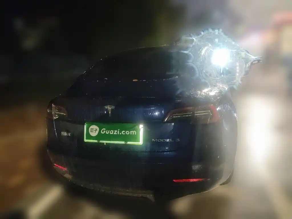 Tesla Model 3 — миниатюра 3