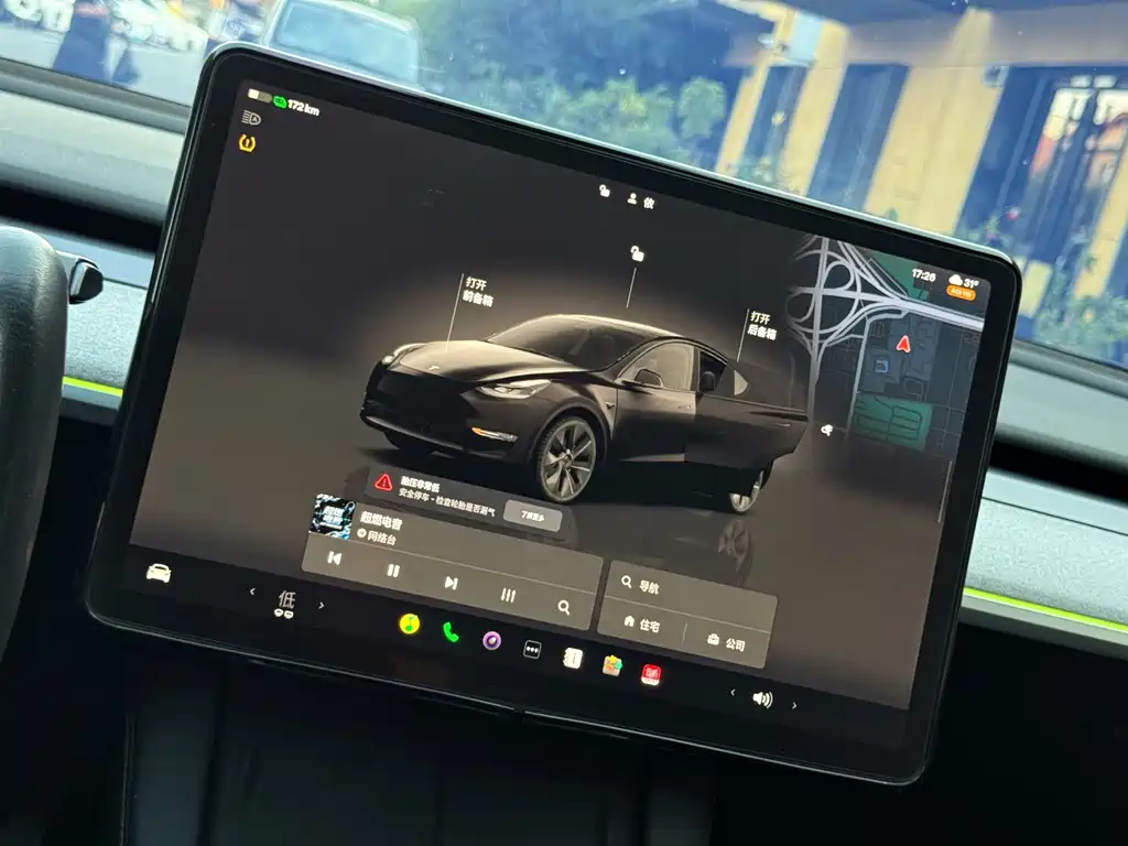 Tesla Model Y — миниатюра 8