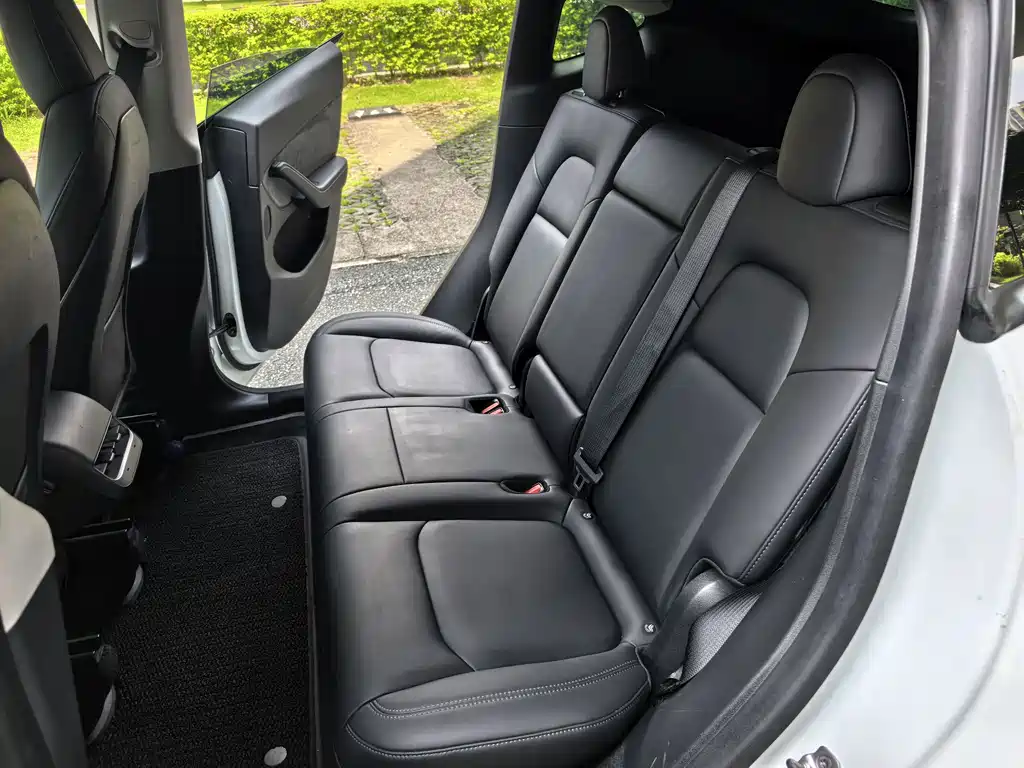 Tesla Model Y — миниатюра 8