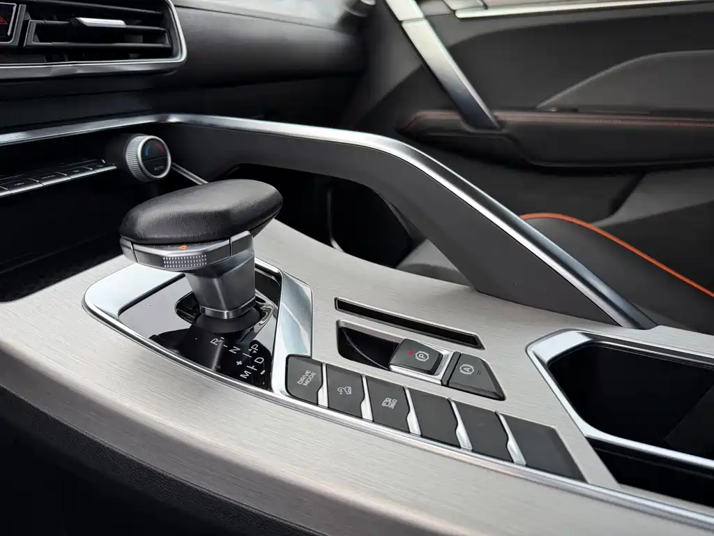 Geely Binyue — миниатюра 13