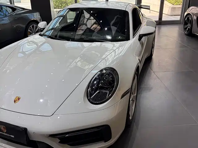 PORSCHE 911